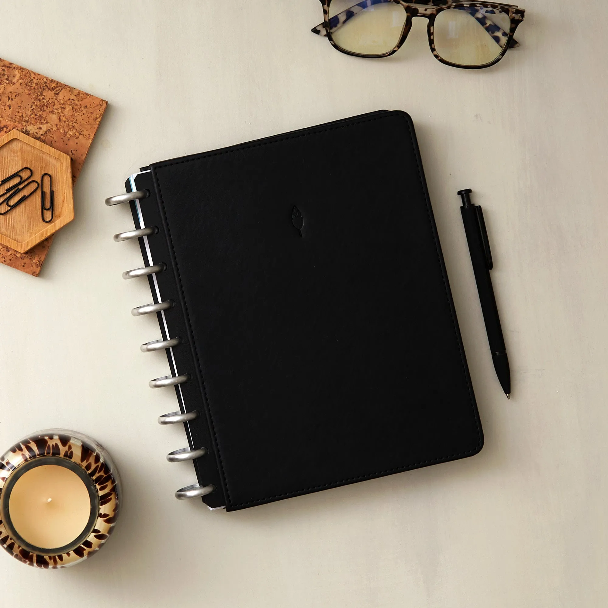 2025 Vertical Classic Weekly Planner Bundle - Onyx Black Cover - Silver Discs