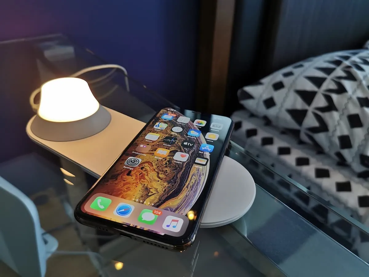 YEELIGHT WIRELESS CHARGING NIGHTLIGHT